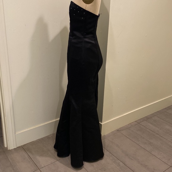 Black Gunnesax Strapless Formal Dress - Picture 6 of 8